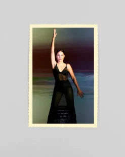 Postal "Retrato com vestido negro"